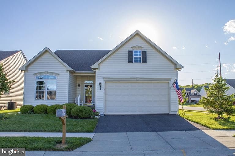 1st image of 514 Stonehaven Dr