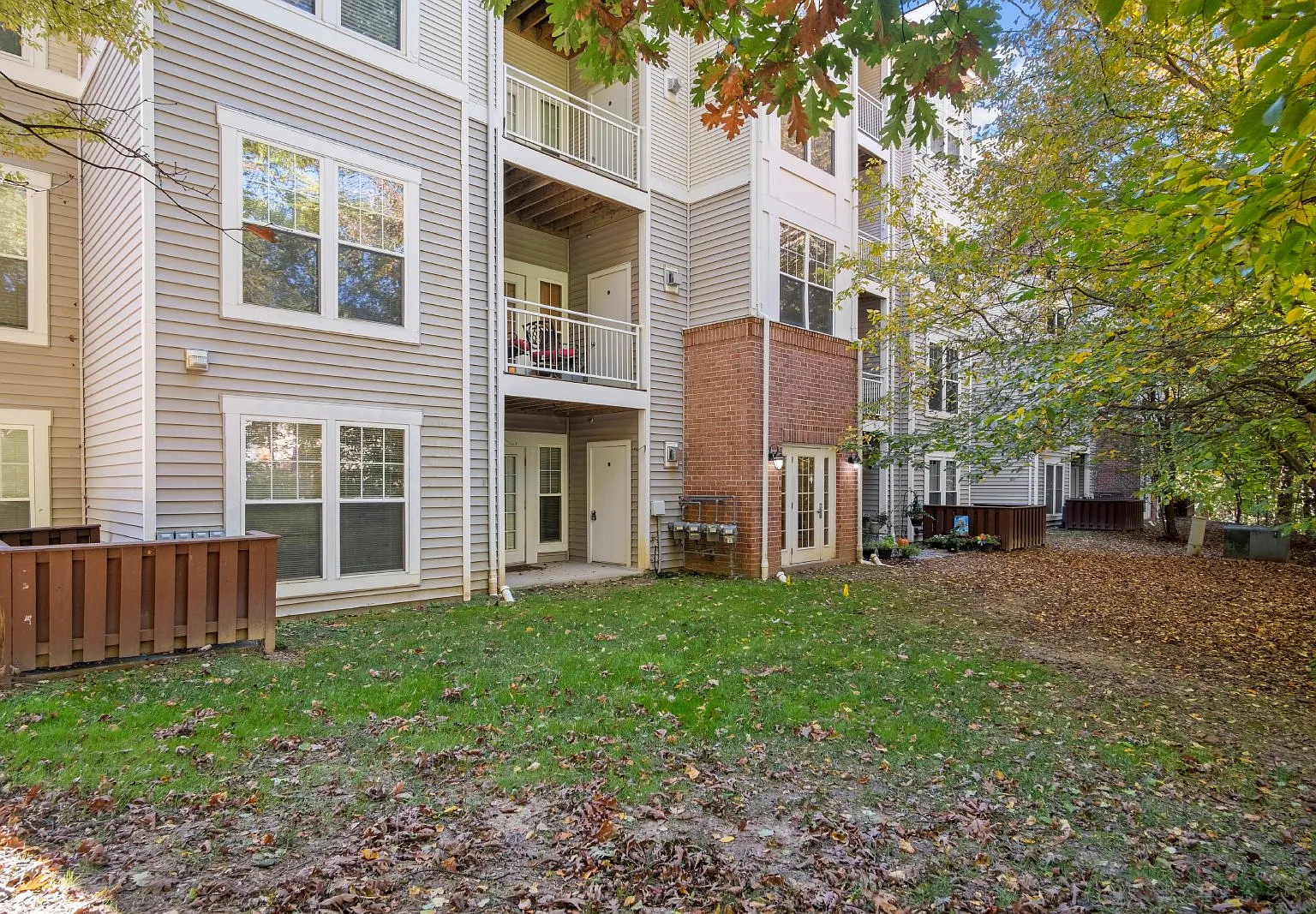 2 bed, 2.0 bath, 1050 sqft, $2,400 — Photo 2
