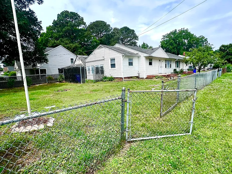 3305 Herbert St — Photo 3
