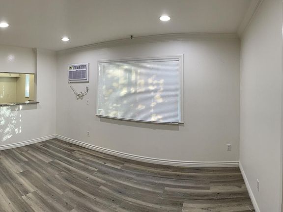 2nd image of 6450 Woodman Ave Unit 6