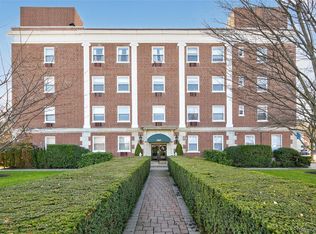360 Stewart Avenue #3F, Garden City, NY 11530