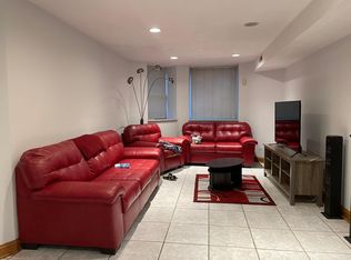 1022 W Wolfram St, Chicago, IL 60657