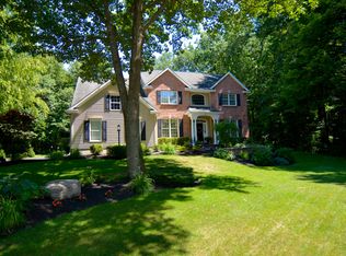 5 Raphael Ct, Clifton Park, NY 12065