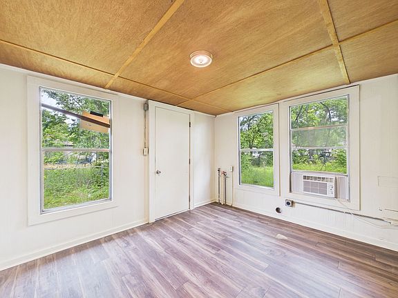 3rd image of 119 Delories St