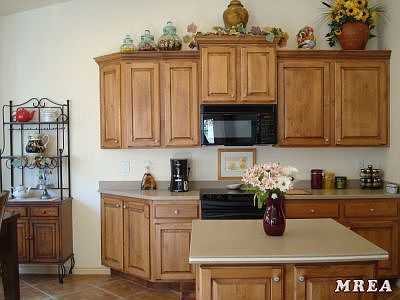 Knotty Alder Kitchen Cabinets