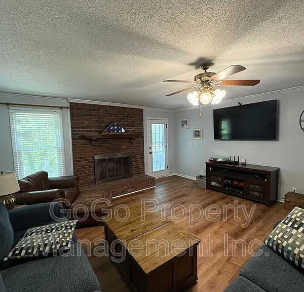 321 N Valley View Dr — Photo 5
