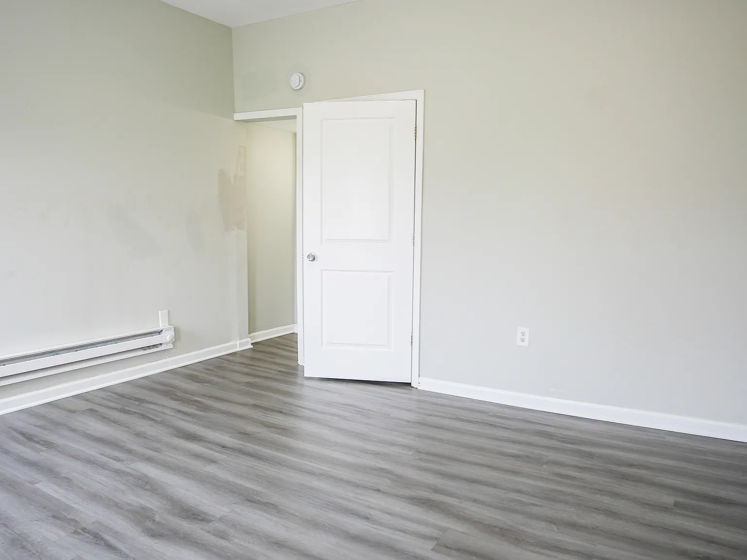 2864 Rayner Ave — Photo 2