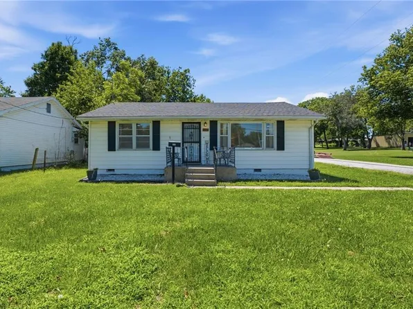 300 S High St, Butler, MO 64730