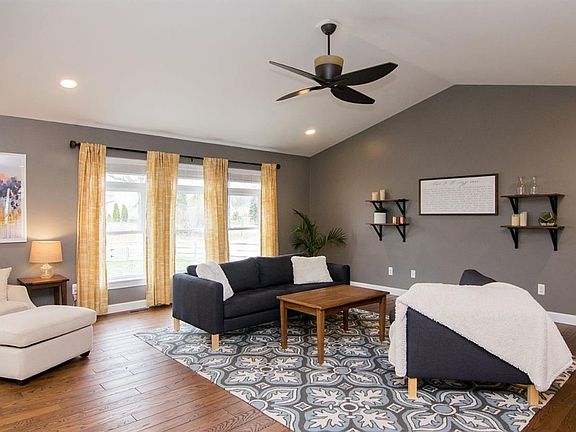 4th image of 8325 Parkridge Dr