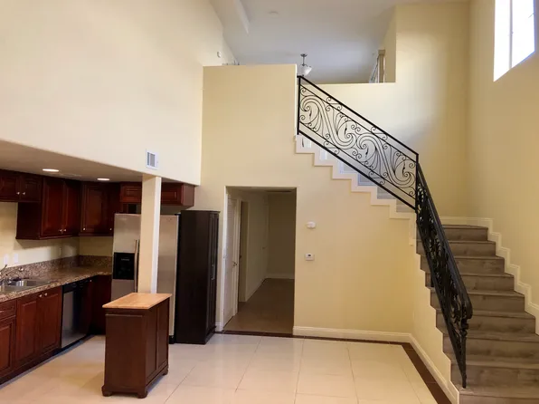 366 W 8th St APT 55, San Pedro, CA 90731