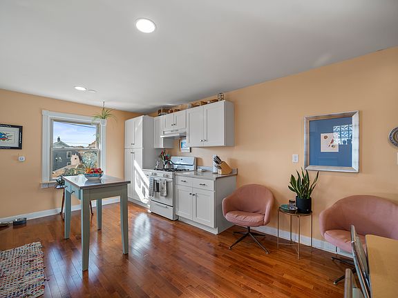 3rd image of 3671 S Iowa Ave #A