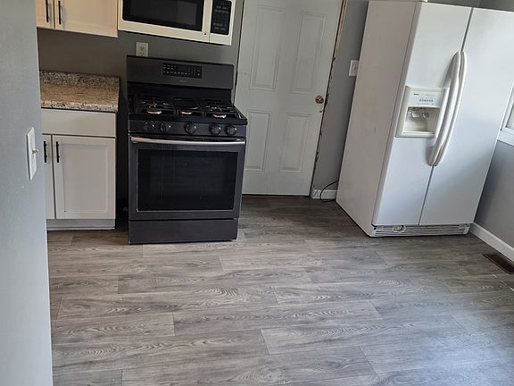 2nd image of 2217 Willow St