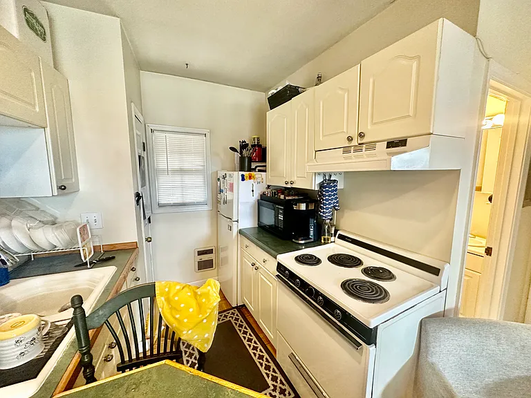 472 Commercial St #1 — Photo 6