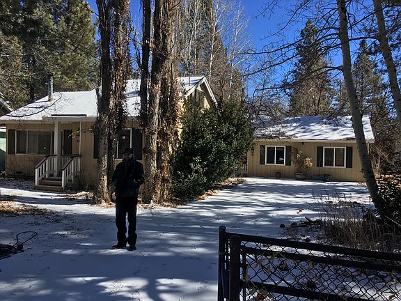 Casita is house at the end of the driveway on the right side.
Main house is on the left.
