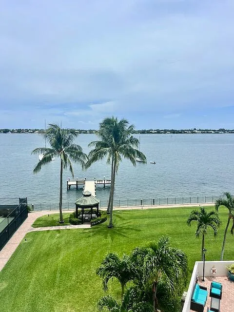 2 bed, 2.0 bath, 1235 sqft, $2,500 — Photo 2