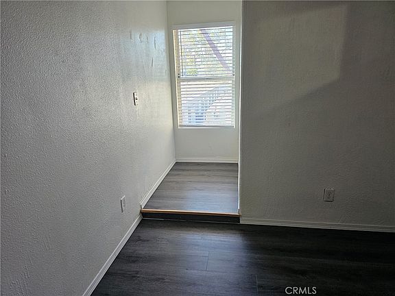 4th image of 218 E 25th St