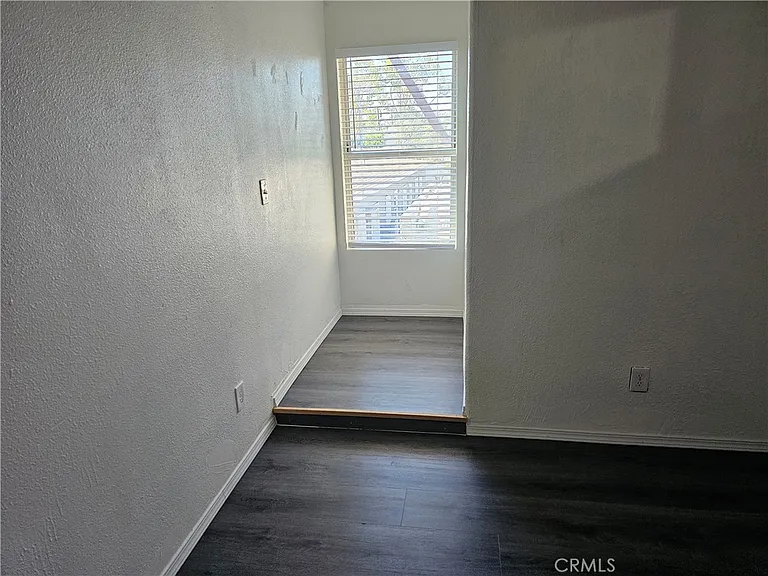 218 E 25th St — Photo 4