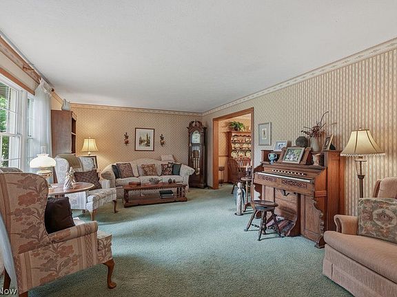4th image of 154 Pickwick Dr