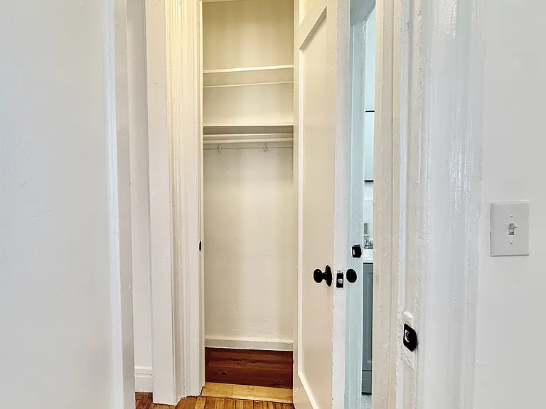 2156 Cruger Ave #3M — Photo 1
