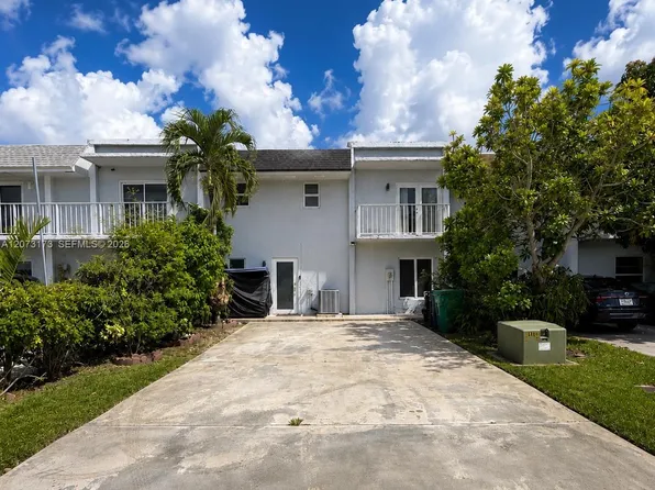11221 SW 33rd Circle Pl, Miami, FL 33165