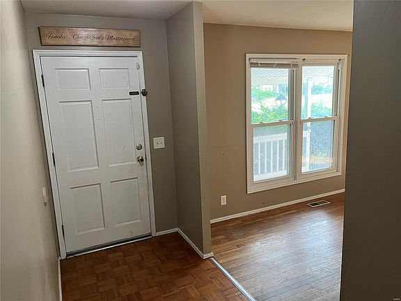 3rd image of 1304 Woodpath Dr