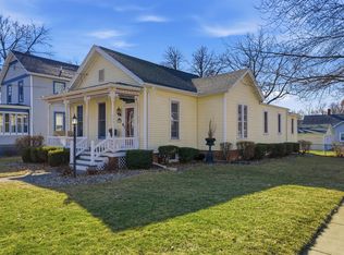 401 S McLean St, Bloomington, IL