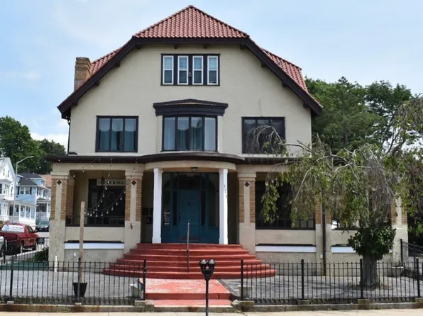 321 N Main St, Fall River, MA 02720