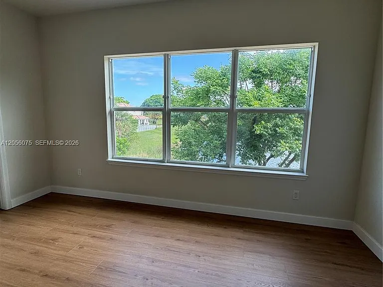 4729 Greenway Dr — Photo 18