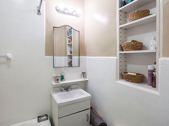 4th image of 7 Park Ave APT 22