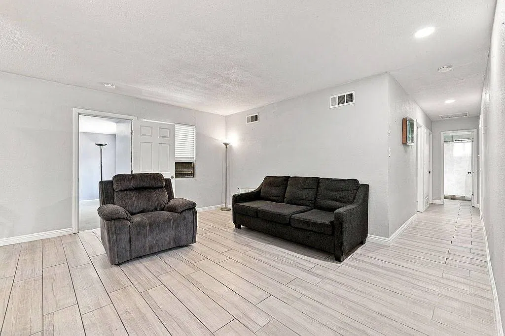 45554 6th St E in Lancaster, CA 93535 — Photo 3