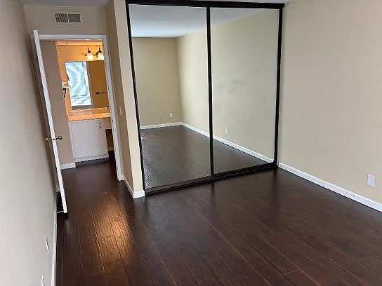 340 N Civic Dr — Photo 4