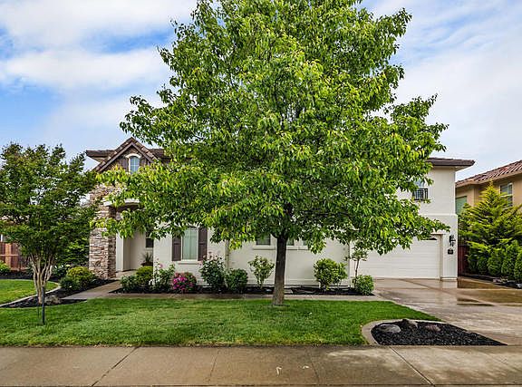 2nd image of 3810 Sylvan Dr