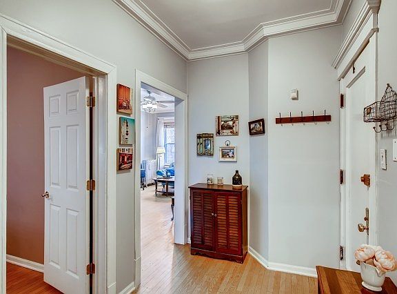 3rd image of 5919 N Kenmore Ave APT 2