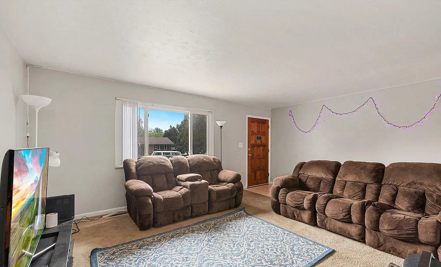 5 bed, 2.5 bath, 2240 sqft, $2,800 — Photo 3