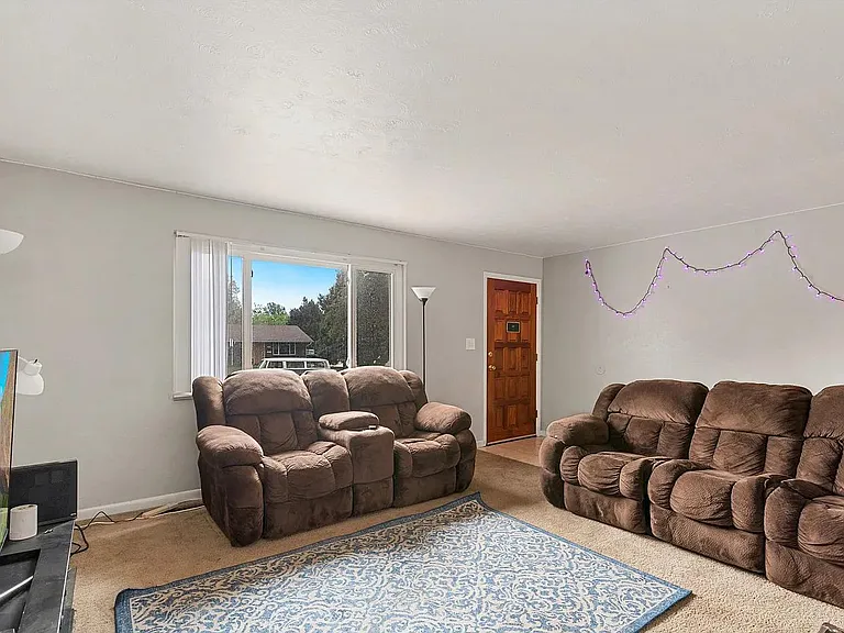 1053 Montview Rd — Photo 3