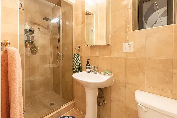 Rented by Batra Group Inc | media 10