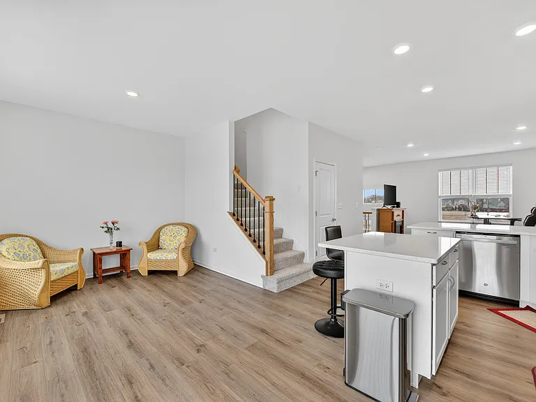25631 W Wakefield Dr — Photo 10