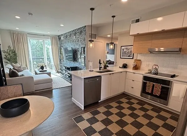 Open Floorplan with abundant light