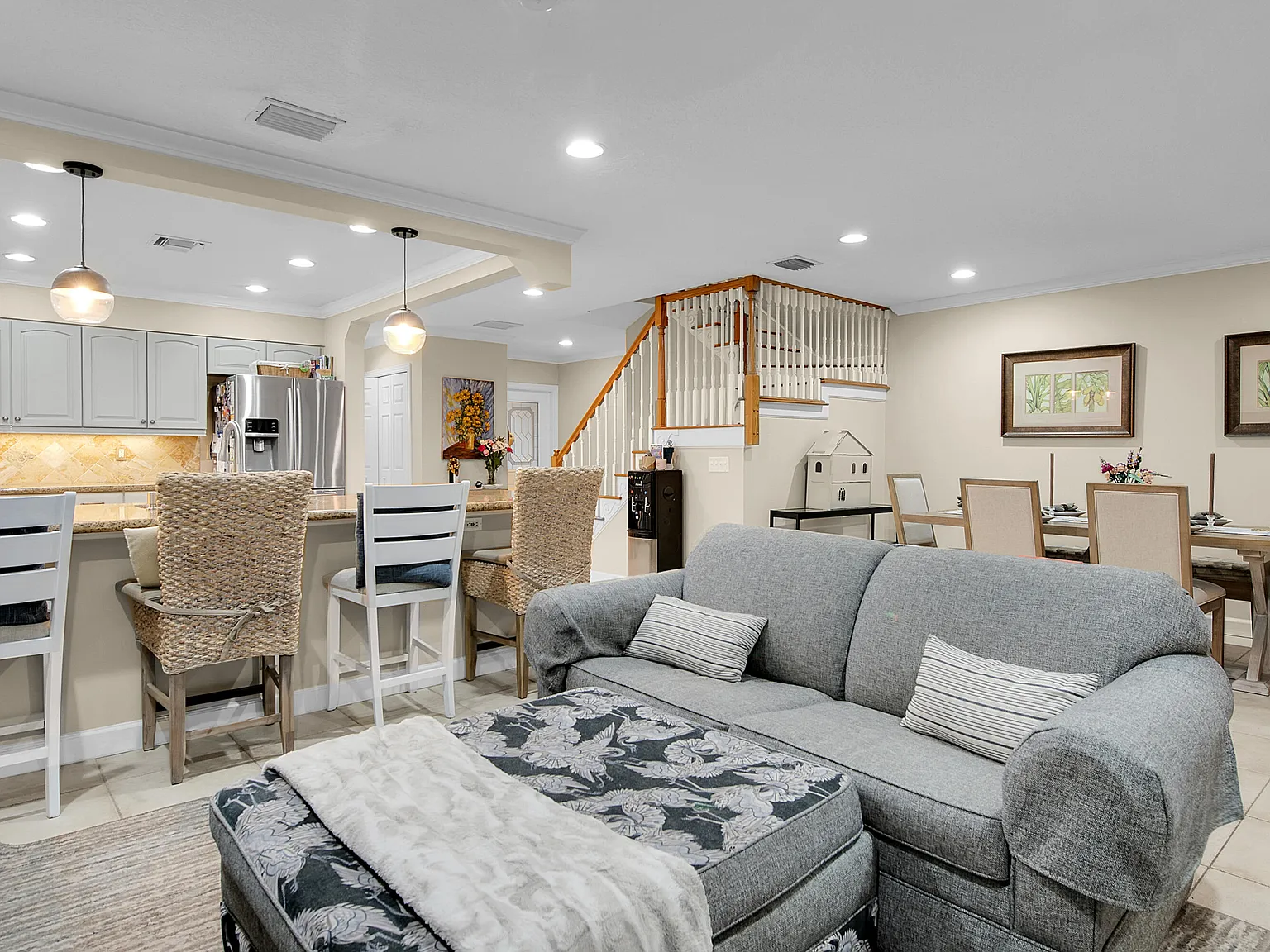 3 bed, 3.0 bath, 2078 sqft, $4,000 — Photo 3