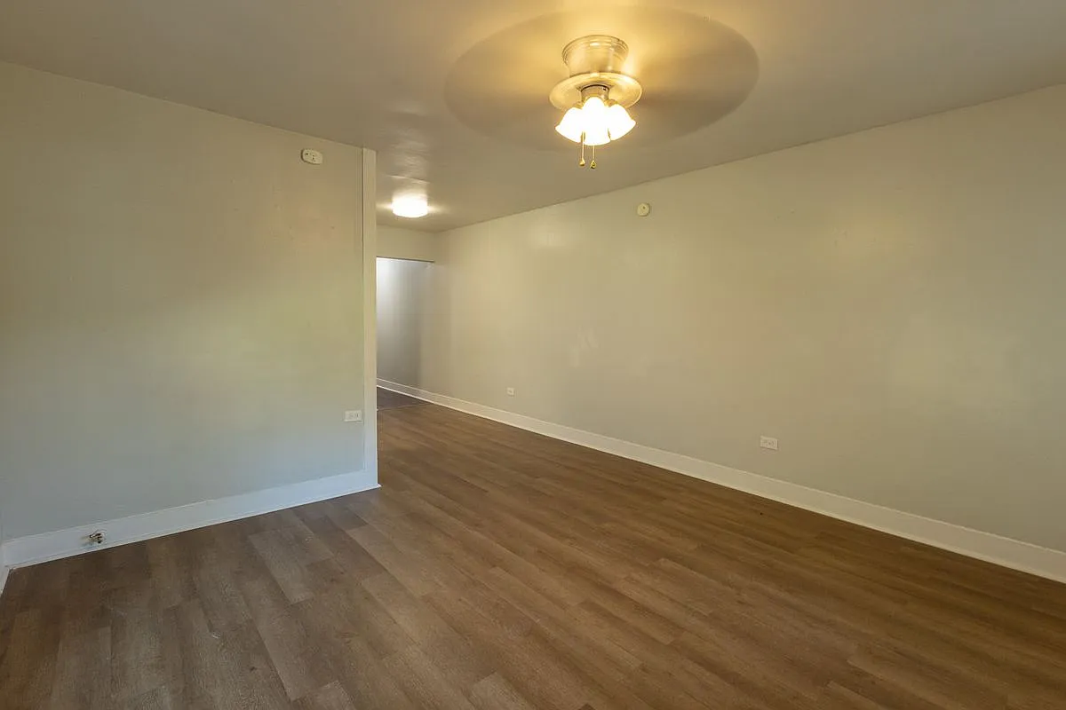 2 bed, 1.0 bath, 900 sqft, $1,250 — Photo 3