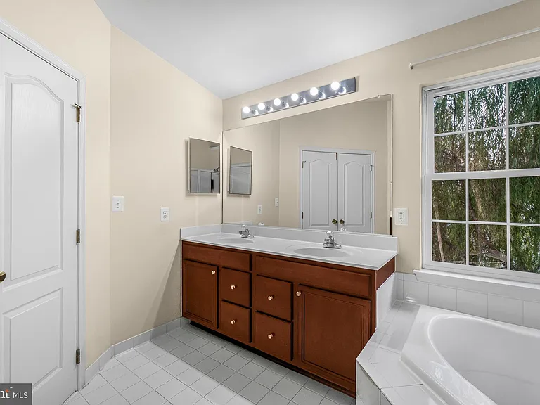 43729 Stoke Chapel Ter — Photo 34