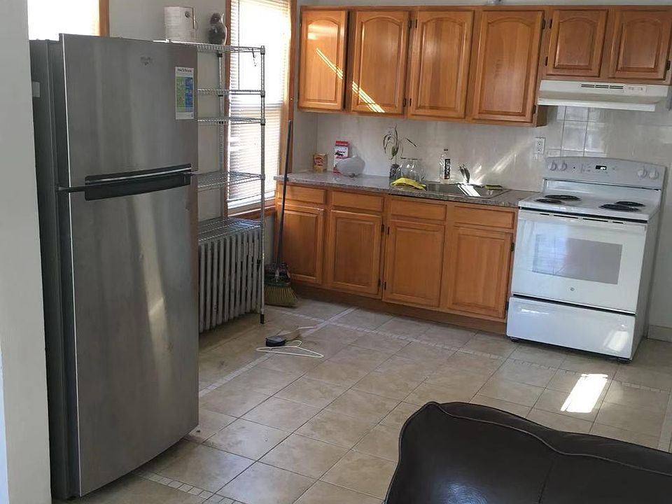2nd image of 390 Britton Ave