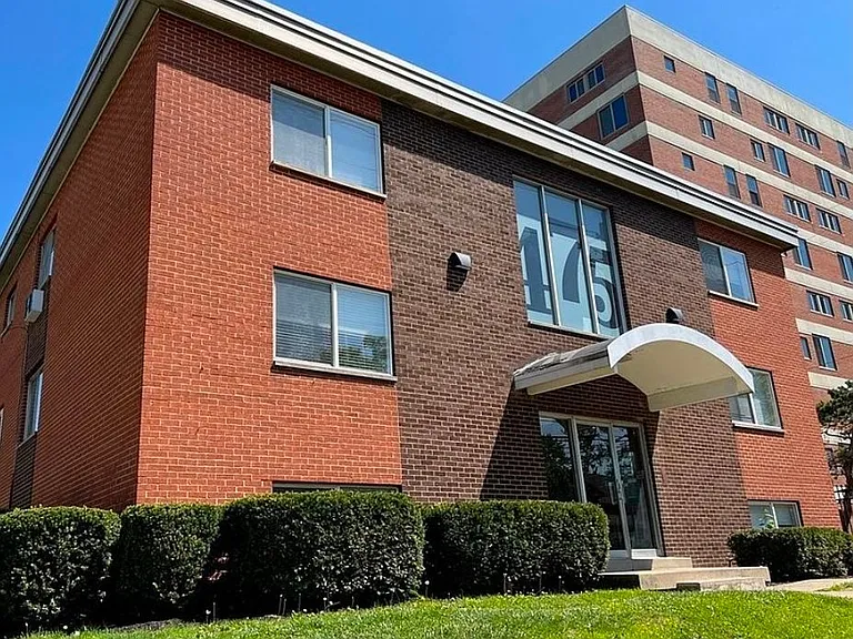 475 W Grand Ave #25 — Photo 2