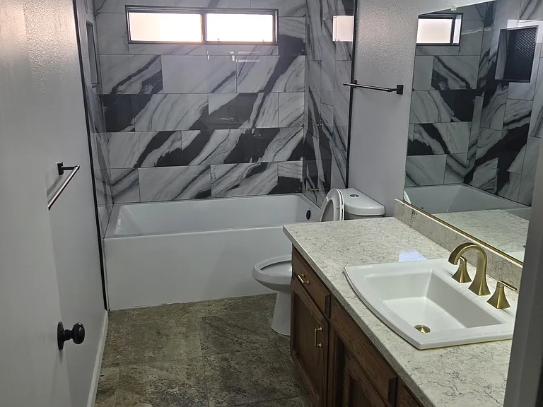 713 W Howell Ave — Photo 10