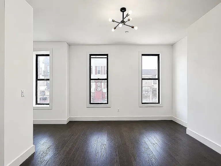 1110 Halsey St #6 — Photo 1
