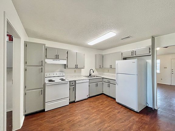 2nd image of 4104 Shawn Dr APT A