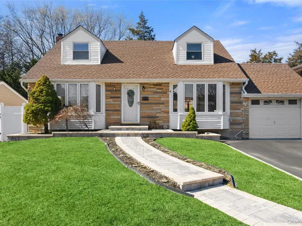 25 Leonard Road, Syosset, NY 11791