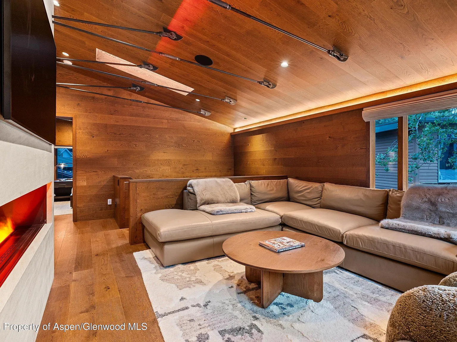 3 bed, 3.5 bath, 2179 sqft, $85,000 — Photo 4