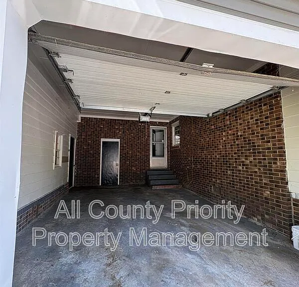 513 W Jones Ave — Photo 10