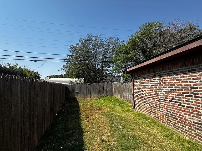 2809 Lawton Dr — Photo 15